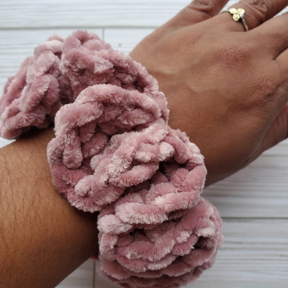XL Velvet Scrunchies - Picture 4 of 5